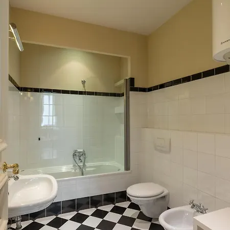 Big A Stone's Throw From The Duomo דירה פירנצה